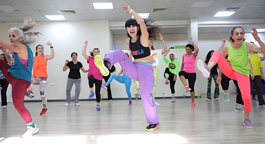 Bayraklı’da kadınlar zumbayı çok sevdi