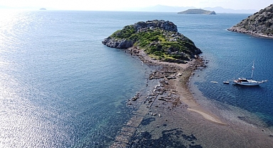 Bodrum'da Denizin Çekilmesiyle Tarihi Surlar Ortaya Çıktı!