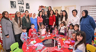 Bornova’da sevgi çiçekleri açtı