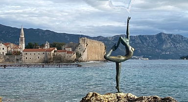 Budva’da İkonik Heykelin Ardındaki Trajik Aşk