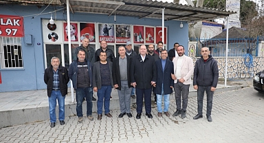Çiçek başlattığı mahalle ziyaretlerine devam diyor.