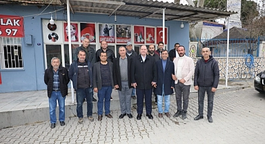 Çiçek başlattığı mahalle ziyaretlerine devam diyor.