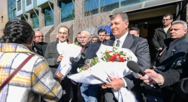 DİSK'ten İzmir Büyükşehir'e çiçekli ziyaret
