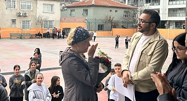 Hastalığı nedeniyle emekli olan öğretmene duygusal uğurlama