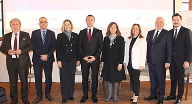 İzmir'de Özel Sektör, STK Ve Üniversitelerle Bir Araya Gelindi
