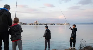 İzmir Mordoğan'da balık avı heyecanı