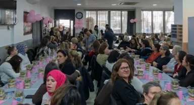 İzmir'de sağır ve işitme engelli kadınlar bir araya geldi