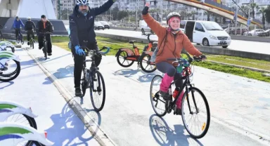 İzmirli bisikletliler hafta sonu pedalladı!