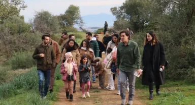 İzmirliler şehrin yeşil alanlarıyla kucaklaşıyor