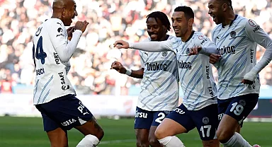 Kanarya güle oynaya turladı!