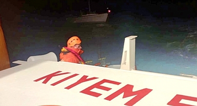 Sürüklenen teknedeki 2 kişi kurtarıldı