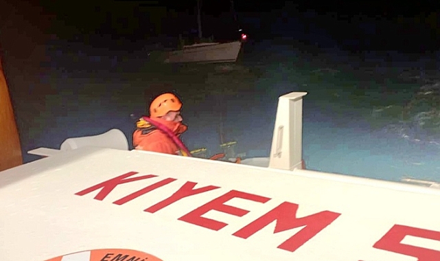 Sürüklenen teknedeki 2 kişi kurtarıldı