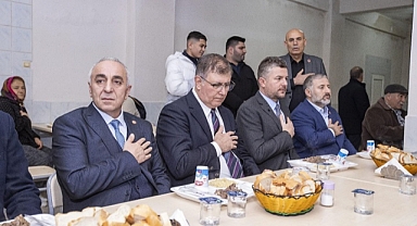 Tugay Buca Cemevi’nde Hızır Orucu lokmasına ortak oldu