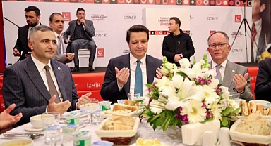 Arıkan, İzmir'de iftar programına katıldı