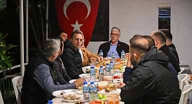 Başkan Eşki sahurda minibüsçülerle buluştu