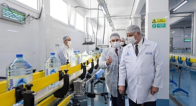 Başkan Tugay’dan Şaşal Su Fabrikası’na ziyaret