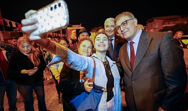 Başkan Tugay Kemalpaşa'da yurttaşlarla iftar yaptı