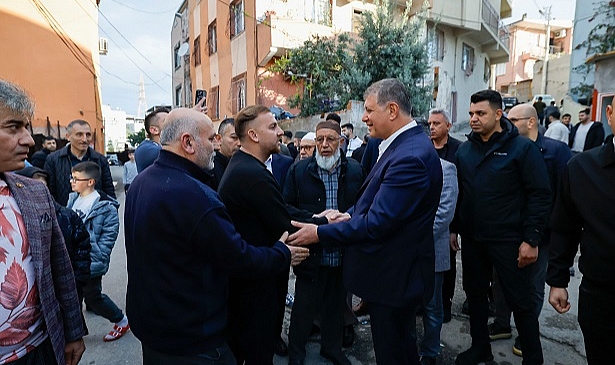 Başkan Tugay, yurttaşlarla bayramlaştı