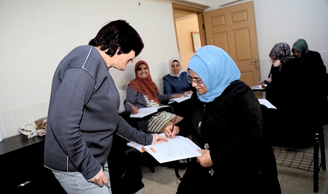 Bayraklı Belediyesinden hayatlara dokunan kurs