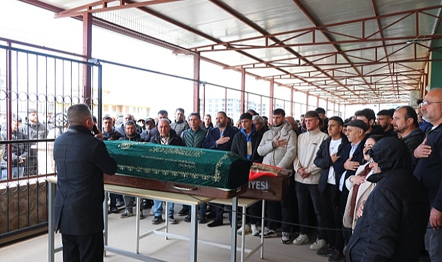 Çatıdan düşerek ölen baba ile oğul defnedildi
