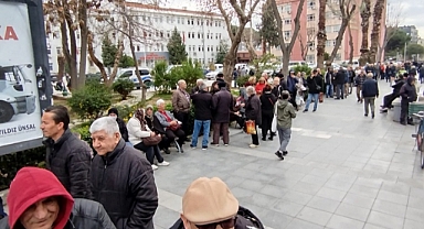 Emekliler Yumurta Kuyruğunda