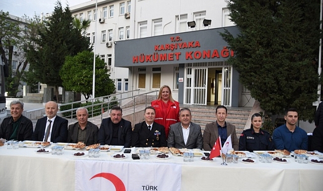 İki bin kişi “Merhamet Çınarı’nın” altında iftar açtı