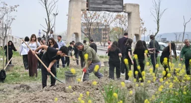 Bornova'da öğrenciler doğaya can oldu