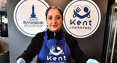 İzmir’de “Askıda Yemek” dayanışması sürüyor
