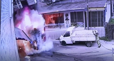 İzmir'de belediye otobüsündeki yangın kamerada