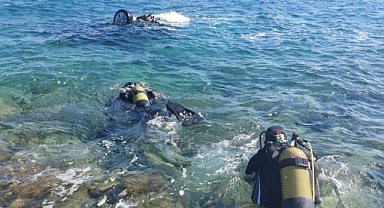 İzmir'de Denize Düşen Otomobilden Ceset Çıkarıld