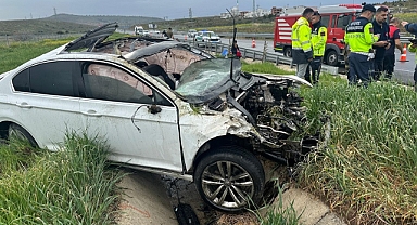 İzmir'de devrilen otomobilin sürücüsü öldü