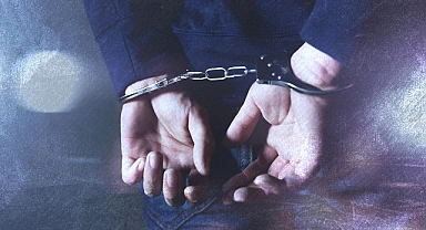 İzmir'de FETÖ'ye yönelik operasyonda 2 polis tutuklandı