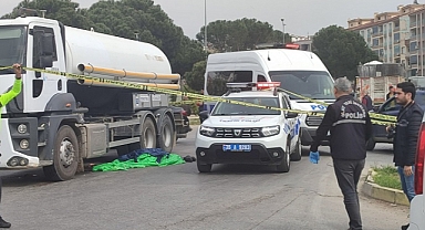 İzmir'de kamyonun çarptığı yaya öldü