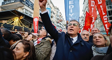 İzmir’de on binler “İmamoğlu” için yürüdü