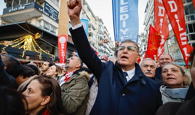 İzmir’de on binler “İmamoğlu” için yürüdü