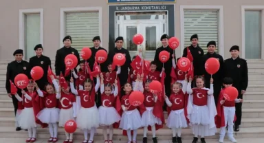Gaziemirli öğrencilerden jandarmaya ziyaret