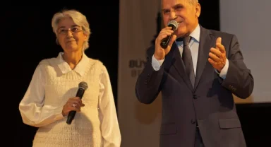 İzmir'de sağlık çınarlarına onur plaketi