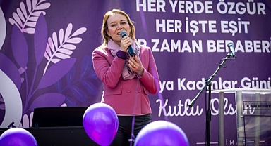 Kadınlar seslerini Konak’tan duyurdu
