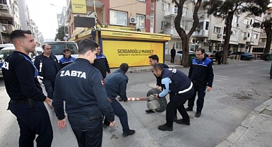 Karabağlar Belediyesi kaldırım işgallerini bitirmeye kararlı