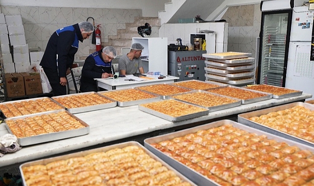 Karşıyaka Belediyesi’nden bayram öncesi tatlıcı denetimi