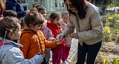 Karşıyaka’da anaokulu öğrencileri bostanda üretimi deneyimledi
