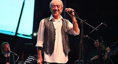 Sanatçı Edip Akbayram hayatını kaybetti