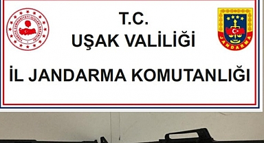 Uşak'ta ruhsatsız silahla yakalananlar tutuklandı
