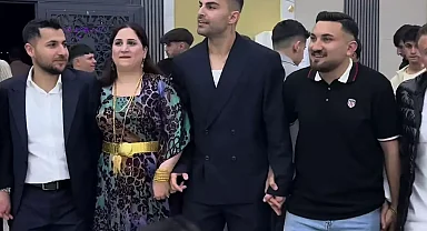 Abdülkerim Bardakçı'dan halay şov