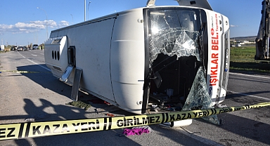 Afyon’da Servis Kazası: 12 Yaralı