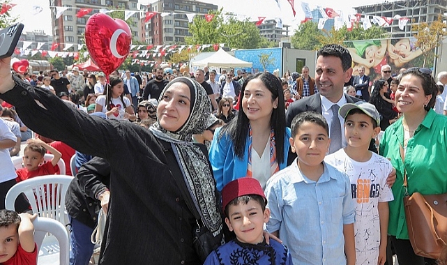 Bayraklı’da muhteşem 23 Nisan Karnavalı