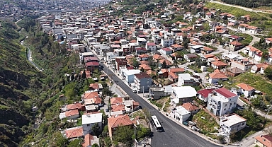 Bayraklı’da yol yenilemeleri sürüyor