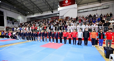 Bayraklılı çocuklar sanat ve spor etkinliklerinde buluştu