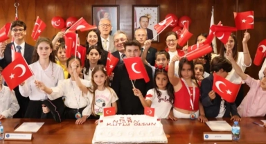 DEÜ'de yönetim çocuklardaydı