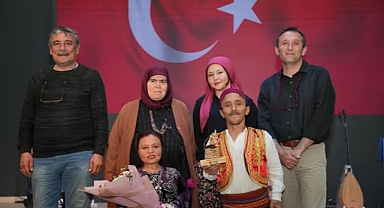 Engelli Oyuncular Minik Kalplere Tiyatro İle Dokundu